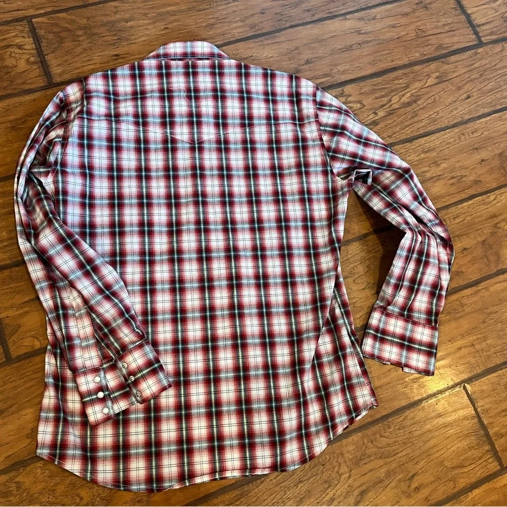 Wrangler pearl snap shirt men’s Large button down red plaid western cowboy nice!